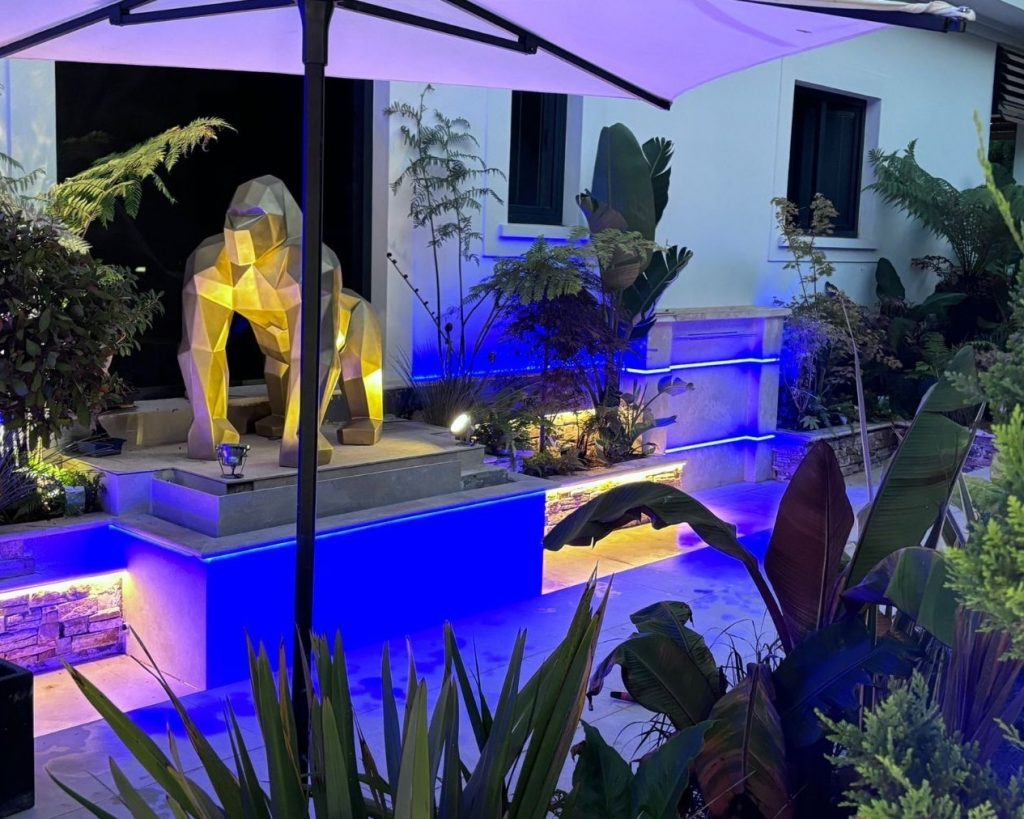 éclairage d'un jardin avec les spots et potelets BYLED